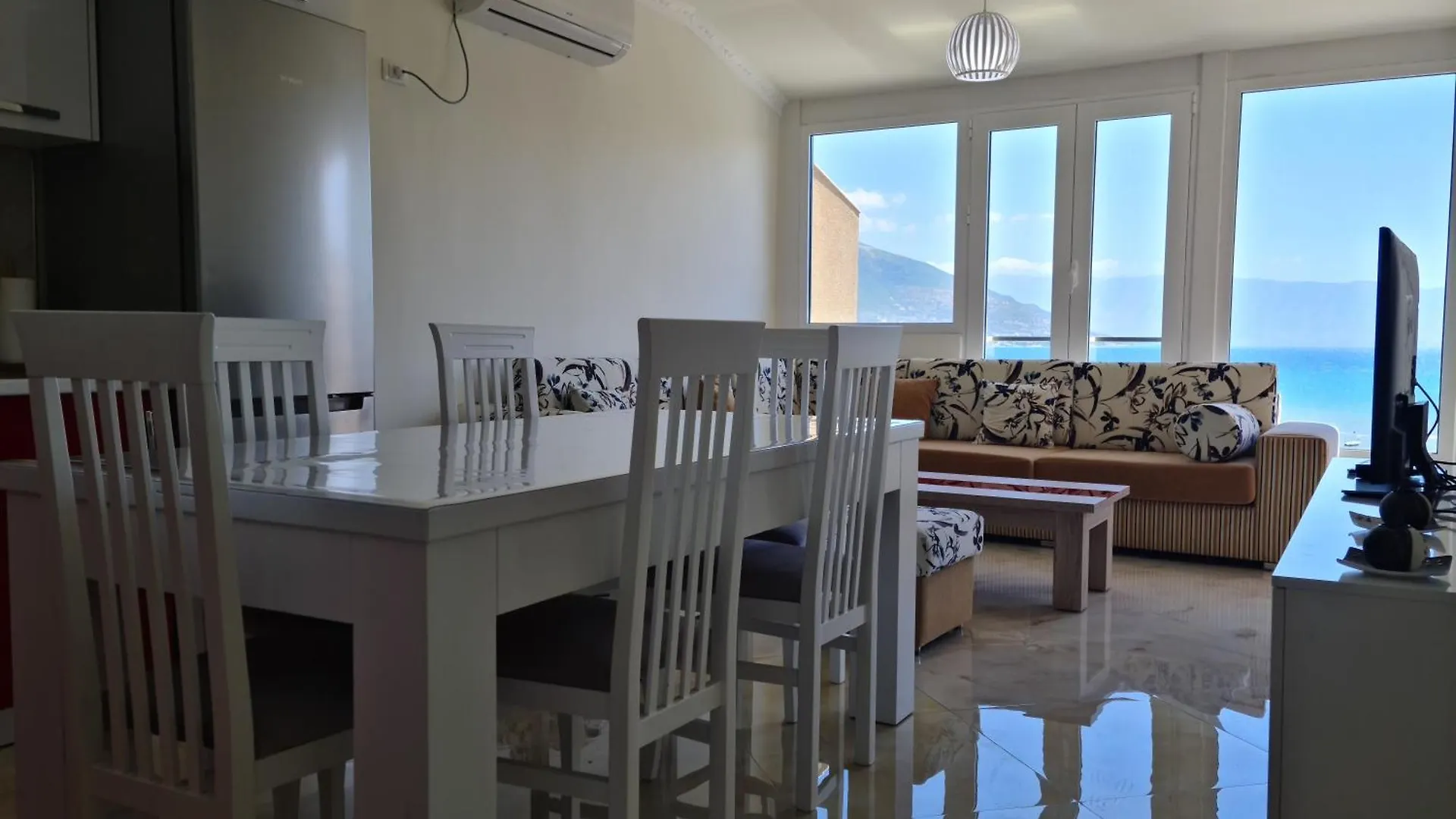 Panoramic Apartment Wlora